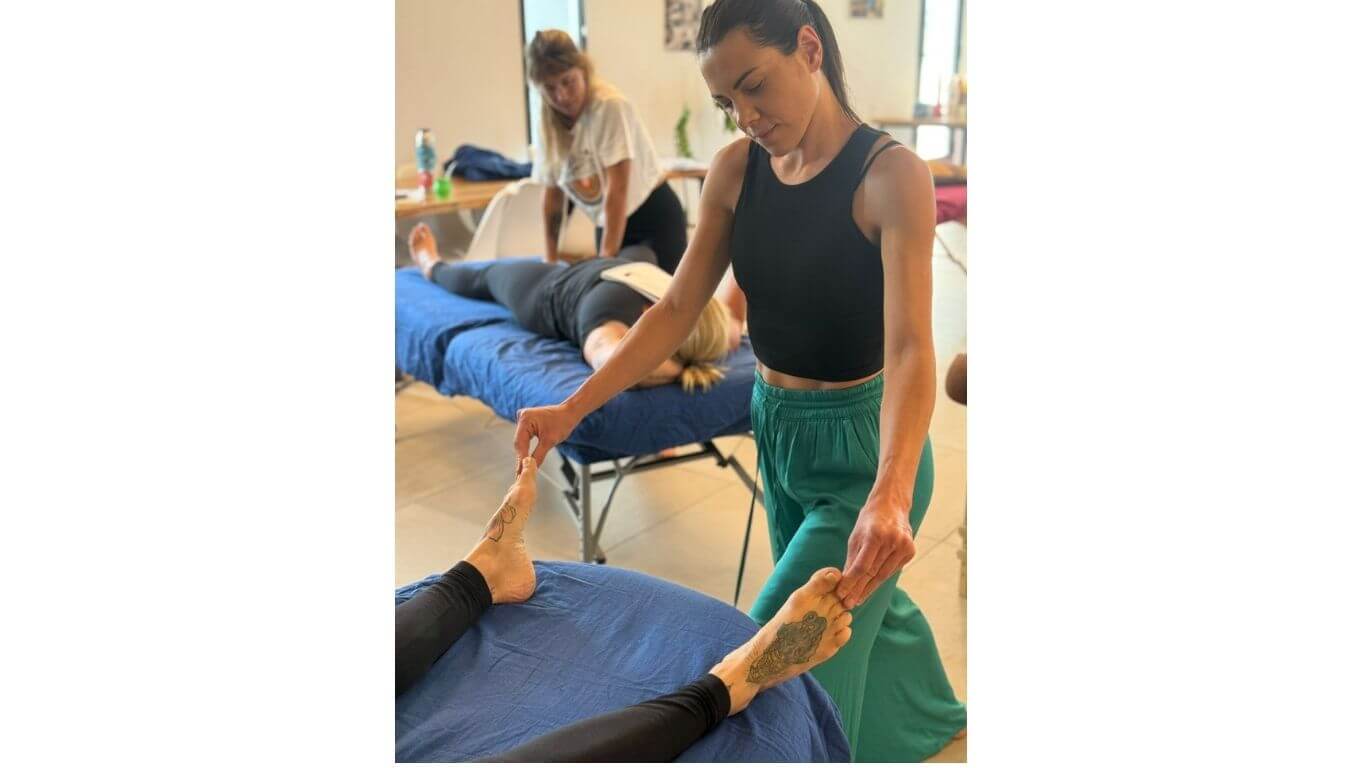 Enchaînement guidé pas à pas en français — massage thaï sur table Niveau 1